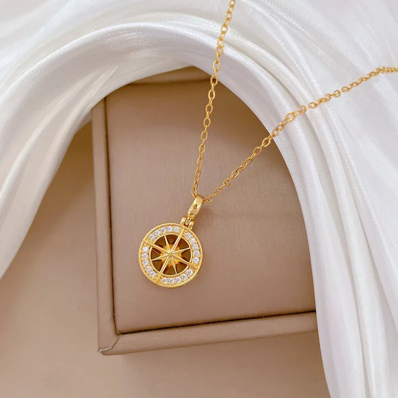Naszyjnik z zawieszką kompasu z różowym cyrkoniem różowych wiatrów