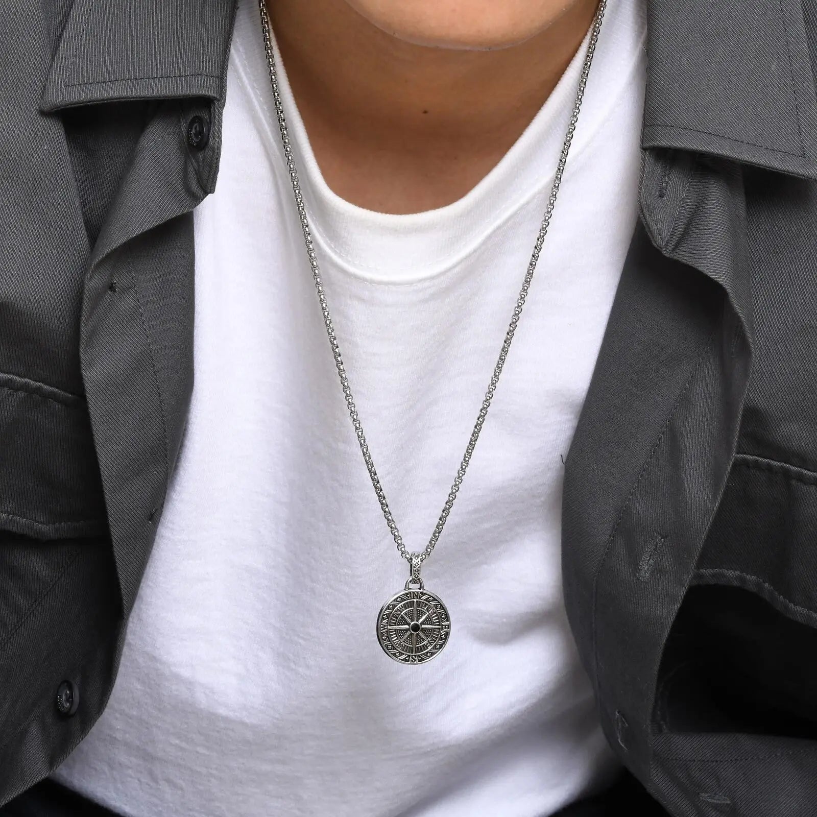 Naszyjnik z wisiorkiem kompasu morskiego Róża Wiatrów