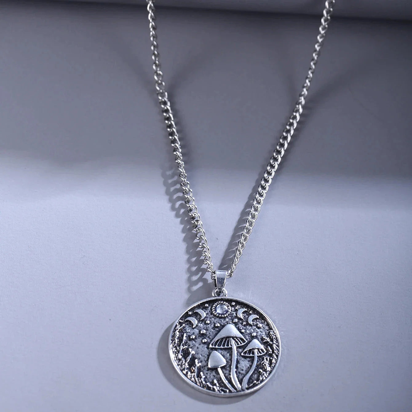 Halskæde med svampevedhæng