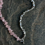 Naszyjnik z zawieszką w kształcie serca B