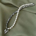 Naszyjnik z zawieszką w kształcie serca C