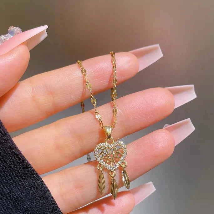 Naszyjnik z zawieszką w kształcie serca z kryształem łapacza snów