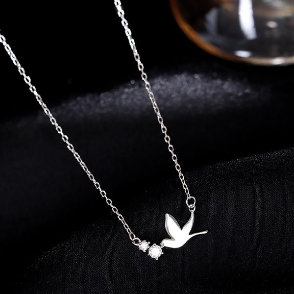 Naszyjnik z wisiorkiem gołąbka