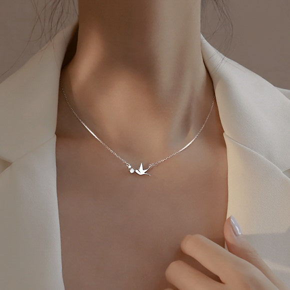 Naszyjnik z wisiorkiem gołąbka