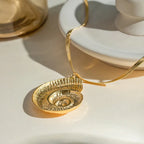 Naszyjnik z zawieszką muszli spiralnej