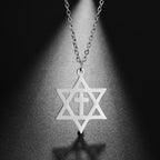 Naszyjnik z zawieszką w kształcie krzyża i Gwiazdy Dawida, ortodoksyjne symbole żydowskie, srebrny