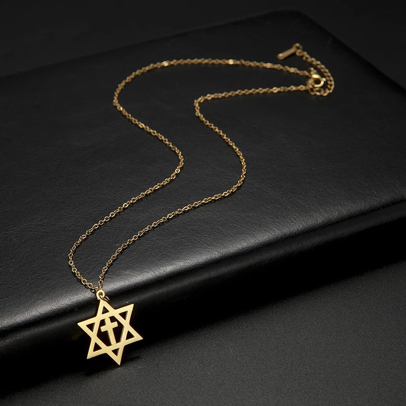 Naszyjnik z zawieszką w kształcie krzyża i Gwiazdy Dawida, ortodoksyjne symbole żydowskie, złoty