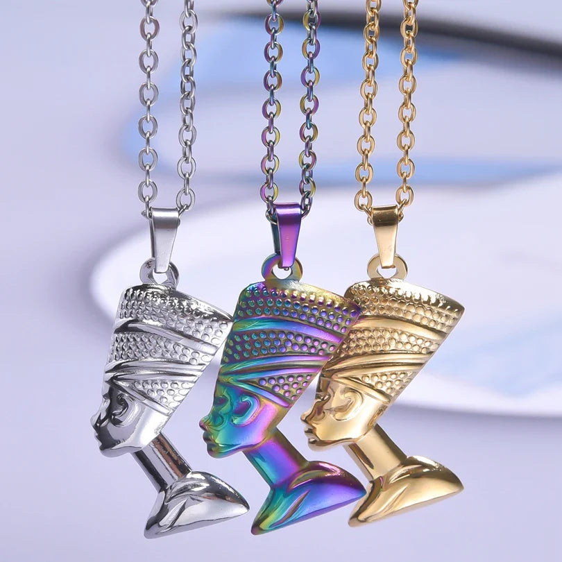 Naszyjnik z zawieszką Nefertiti ze starego srebra