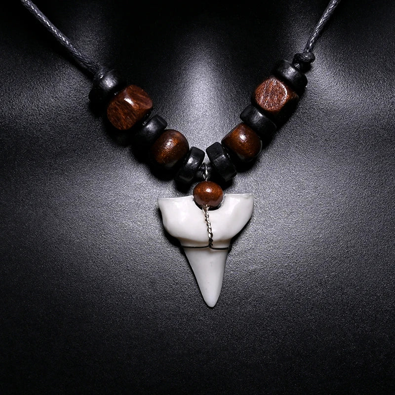 Collier avec Pendentif Dent de Requin