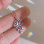 Naszyjnik z eleganckim wisiorkiem z kamienia księżycowego