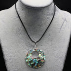 Naszyjnik ze skóry z zawieszką z masy perłowej i muszli