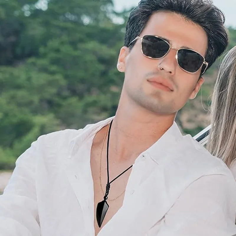 Naszyjnik z wisiorkiem z naturalnego kamienia z zębem rekina