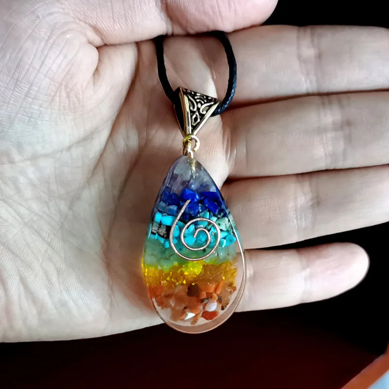 Collier avec Pendentif en Pierres 7 Chakras