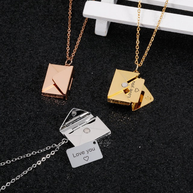 Naszyjnik z zawieszką koperty