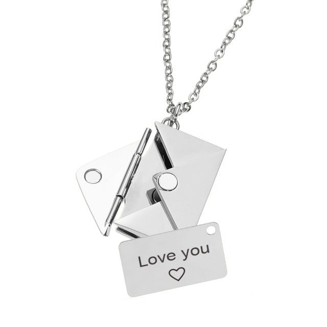 Naszyjnik z zawieszką koperty