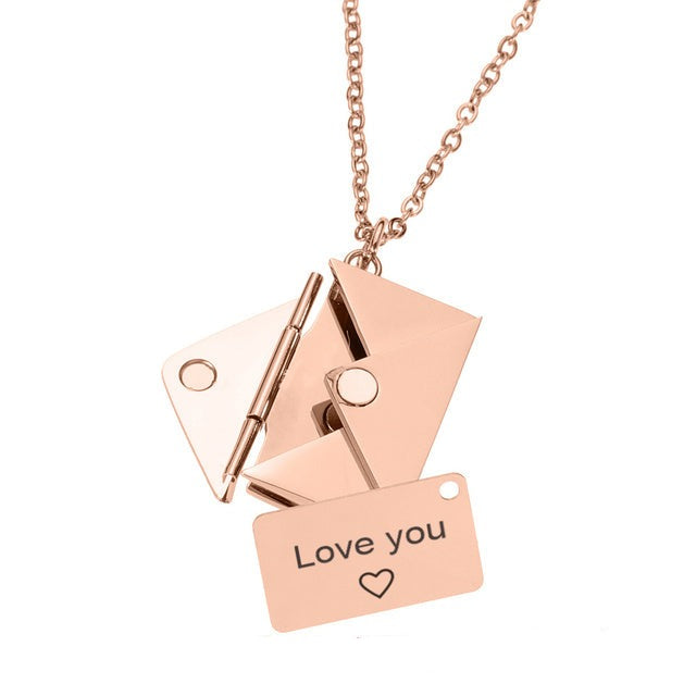 Naszyjnik z zawieszką koperty