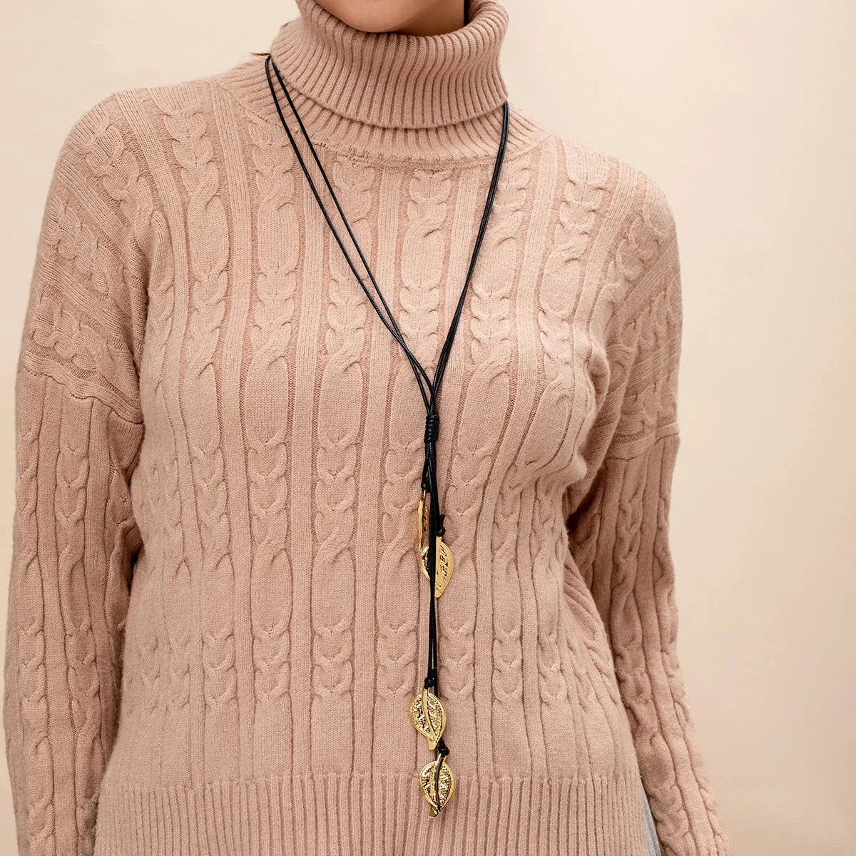 Halskæde med efterårsbladvedhæng