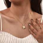 Naszyjnik z obrotowym wisiorkiem w kształcie kwiatu z cyrkoniami, przeciwstresowy