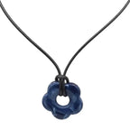Naszyjnik z zawieszką w kształcie kwiatu w stylu romantycznym ciemnoszary