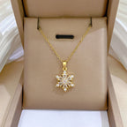 Naszyjnik z zawieszką w kształcie kryształowej płatka śniegu