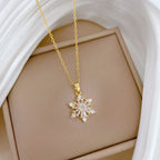 Naszyjnik z zawieszką w kształcie kryształowej płatka śniegu