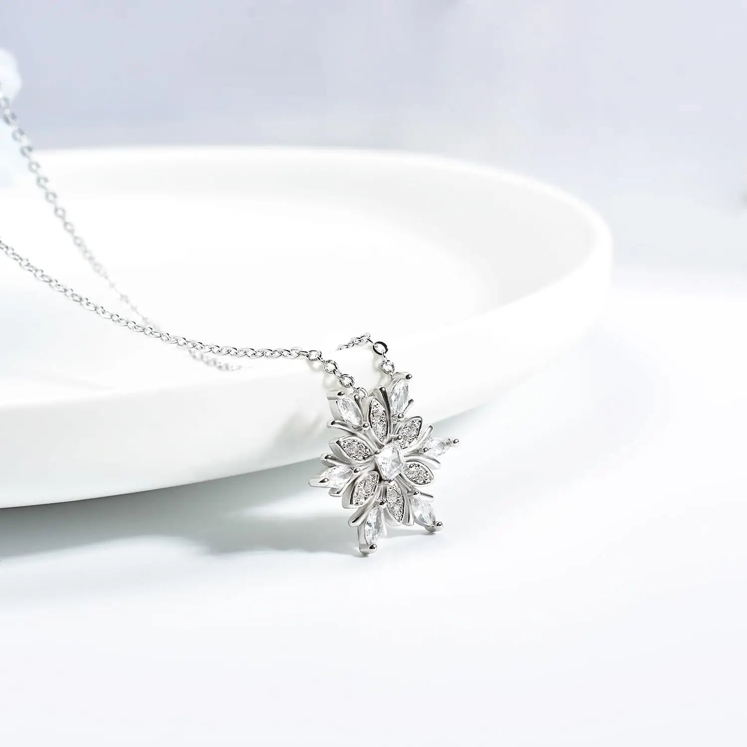 Collier avec Pendentif Flocon de Neige en Zircon blanc
