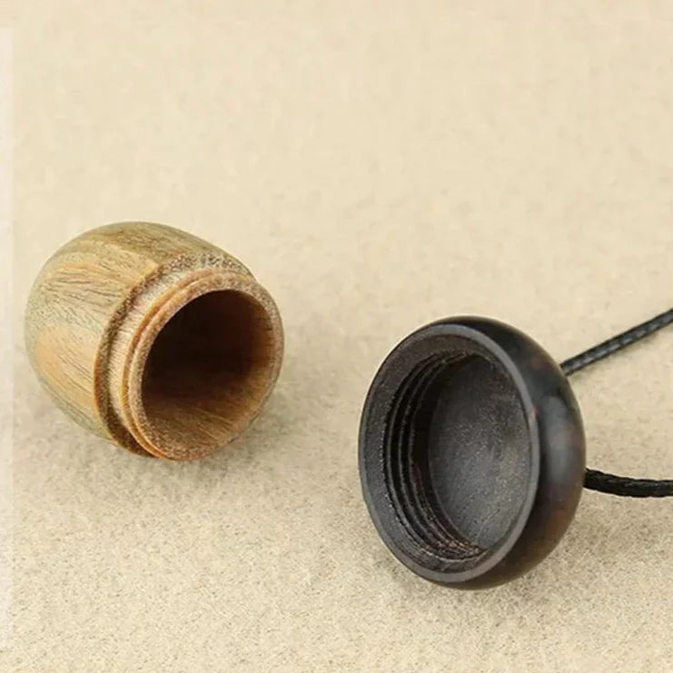 Halskæde med trækvist vedhæng