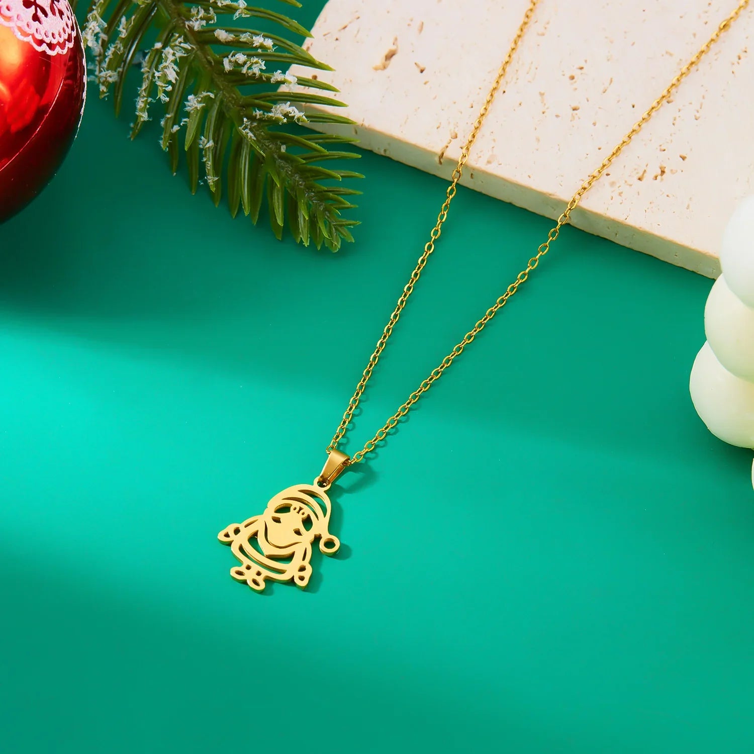 Halskæde med vintervedhæng julemand guld