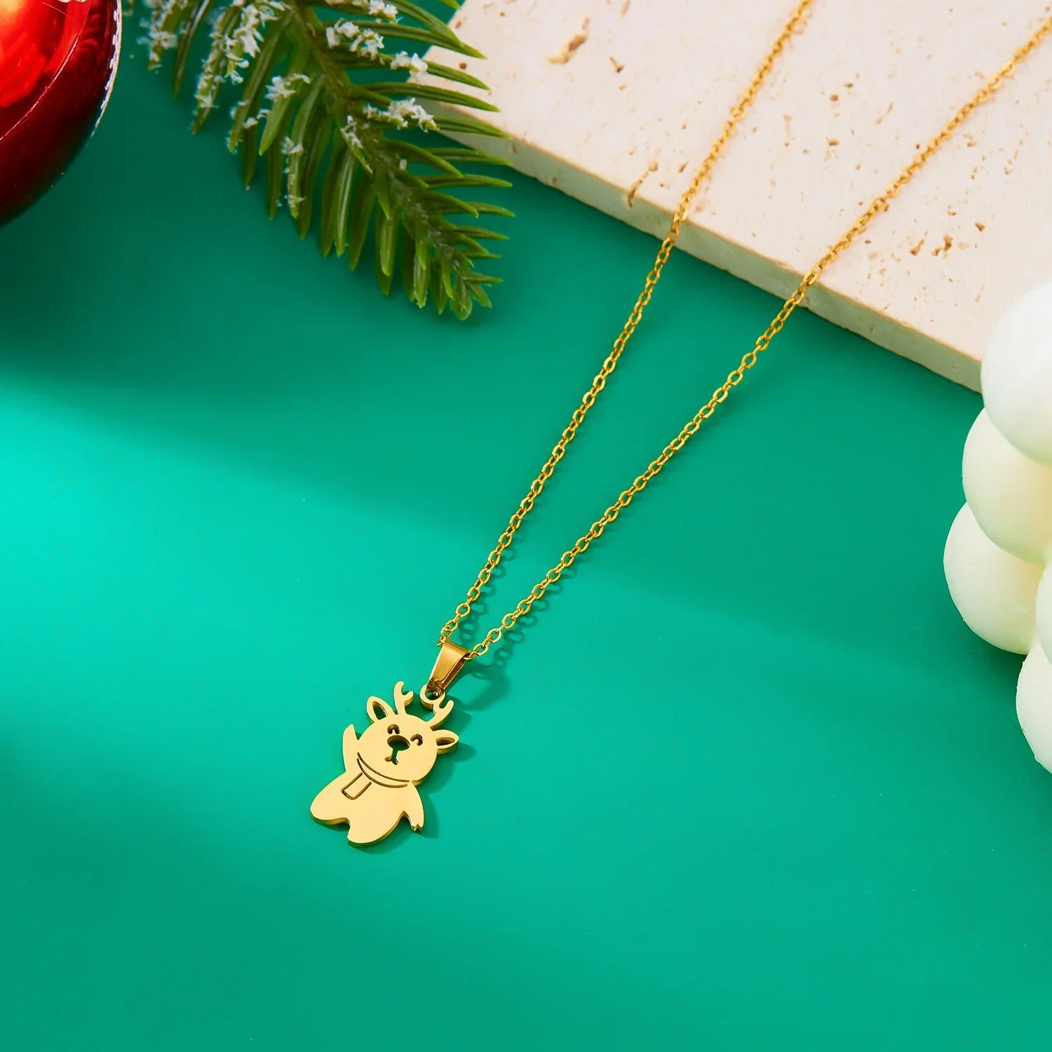 Halskæde med vintervedhæng snemand guld