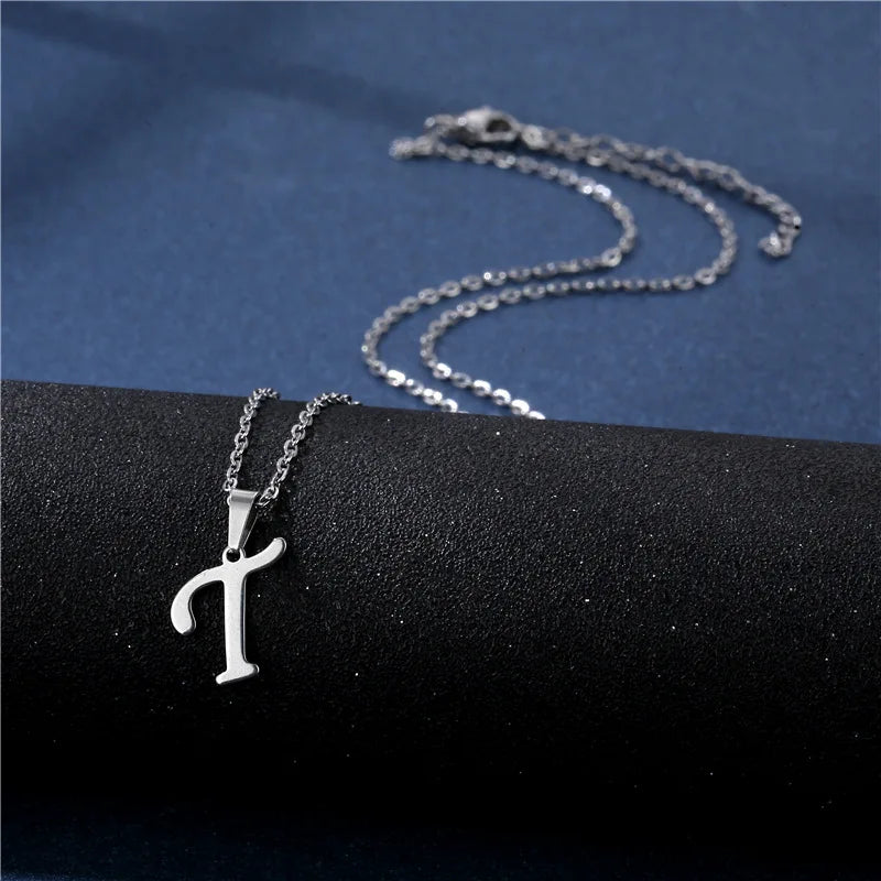 Personalizowany naszyjnik z zawieszką z inicjałem t
