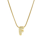 Naszyjnik z zawieszką z inicjałem f wysadzaną strasami