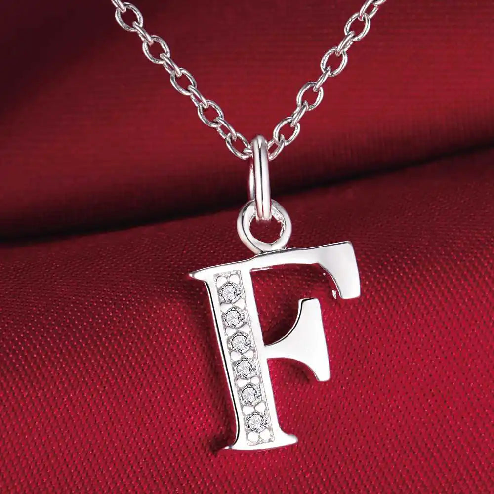 Długi naszyjnik z zawieszką z inicjałem f