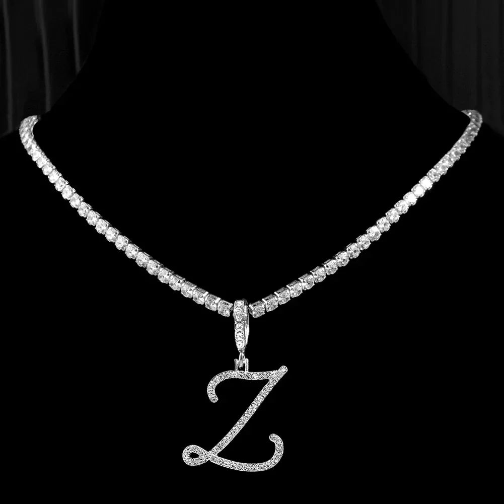 Naszyjnik choker z zawieszką z inicjałem i cyrkoniami z