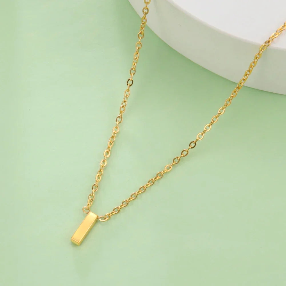 Naszyjnik z zawieszką z inicjałem - litera 
