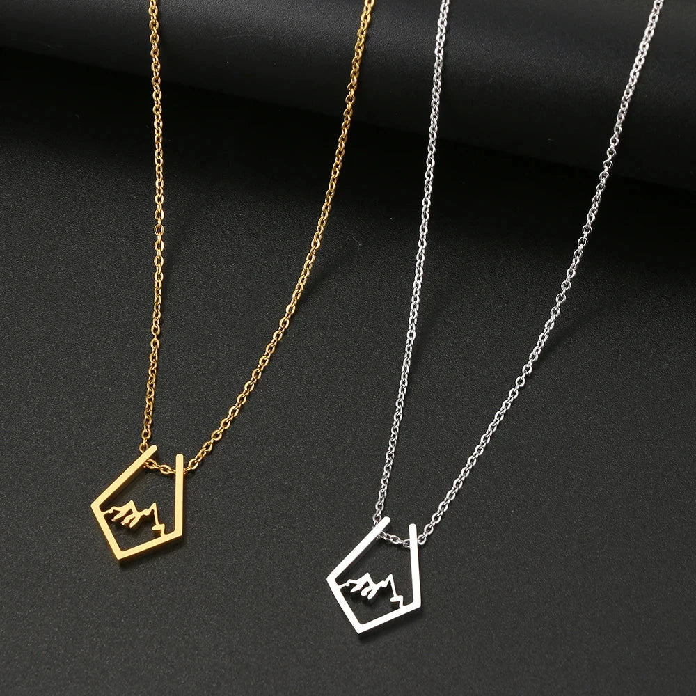 Halskæde med bjergvedhæng i sølv