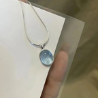 Naszyjnik z owalnym wisiorkiem z kamienia księżycowego