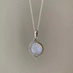 Naszyjnik z wisiorkiem z kamieniem księżycowym w stylu vintage 