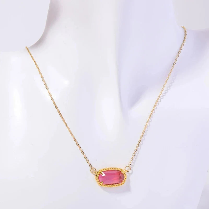 Halskæde med farvet krystalvedhæng af stjernetegn