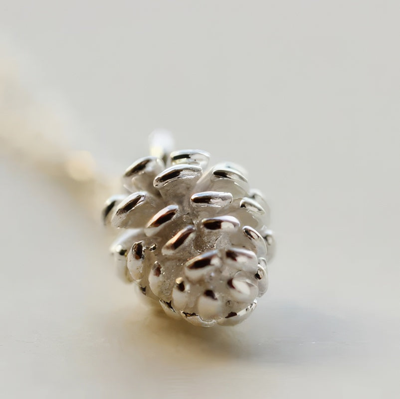 Halskæde med kogler vedhæng 