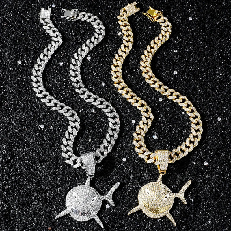 Halskæde med hajvedhæng i sølv strass