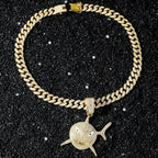 Naszyjnik z zawieszką rekina ze strasu złoty