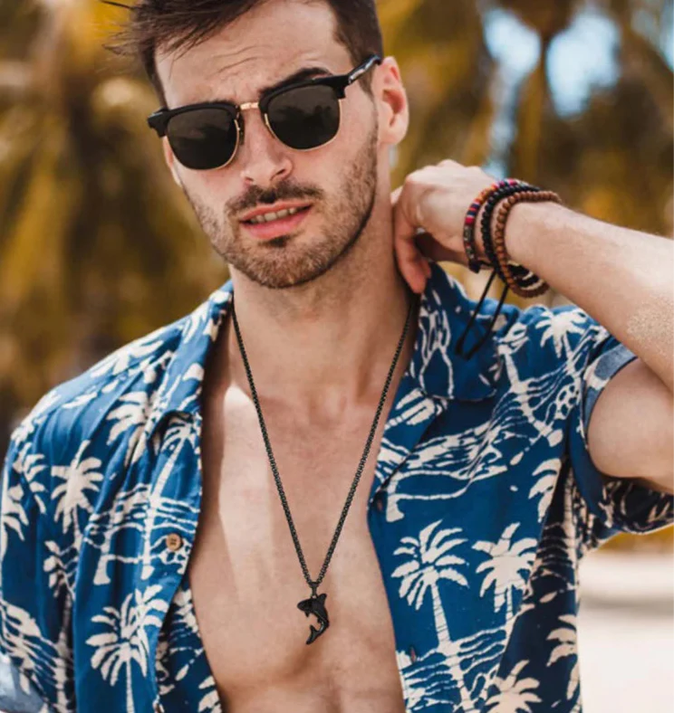 Halskæde med hajvedhæng til mænd i sort