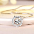 Naszyjnik z obrotowym wisiorkiem anty-stresowym z cyrkonią