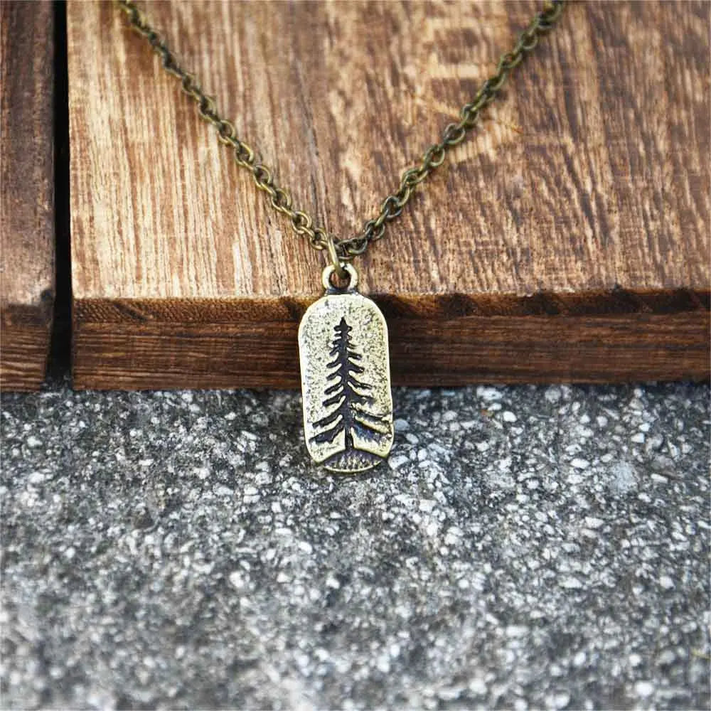 Halskæde med juletræsvedhæng i guld