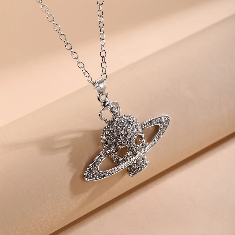 Collier avec Pendentif Tête de Mort en Strass