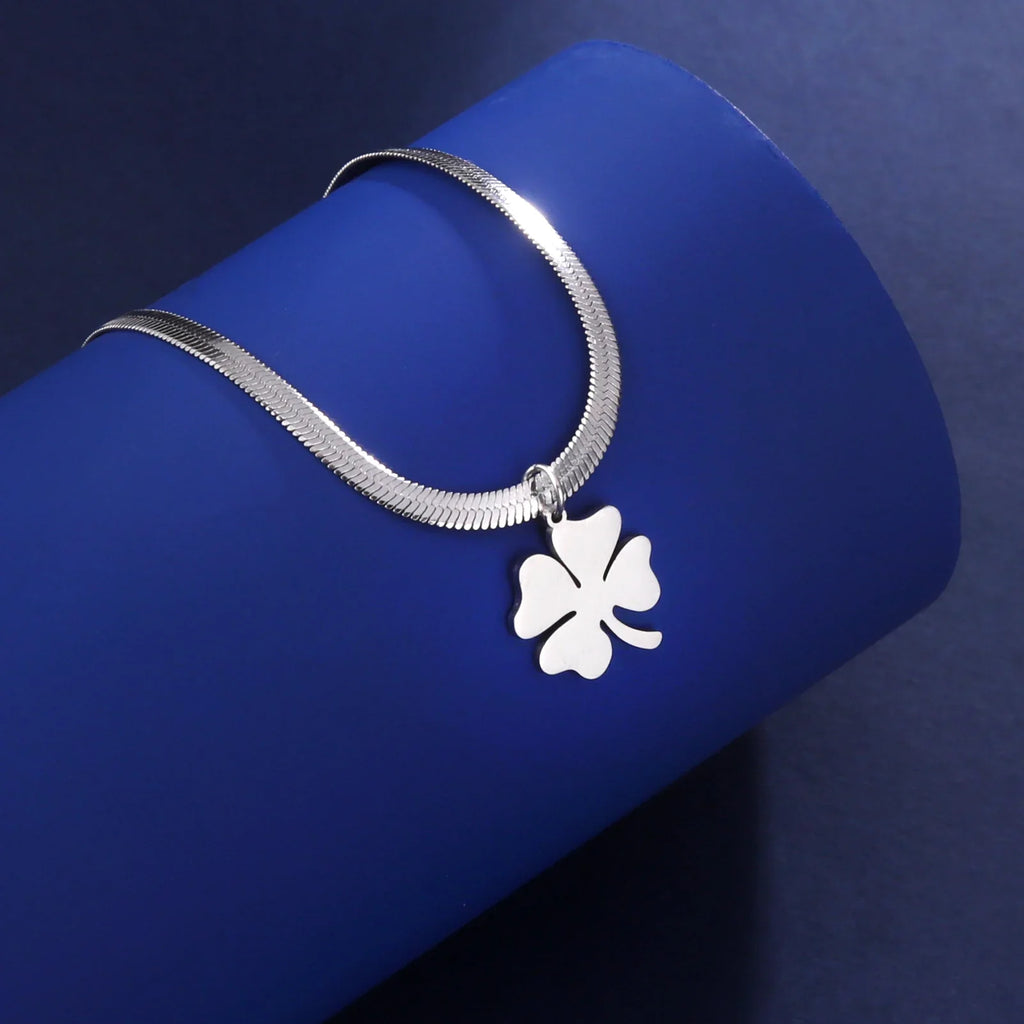 Halskæde med vedhæng med firkløver held og lykke sølv