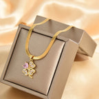 Halskæde med vedhæng med firkløver held og lykke og zirkon