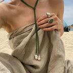 Naszyjnik z urokiem z zielonym wisiorkiem z pereł