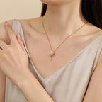 Elegancki naszyjnik z długim wisiorkiem w kształcie kwiatu słonecznika