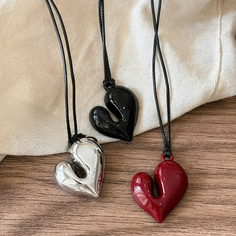 Collier en Lacet avec Pendentif Coeur rouge